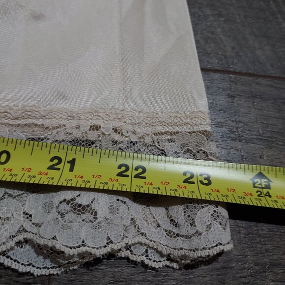 Vintage Vanity Fair Women Size 36 L Beige Nylon Full Slip Dress Rose Lace USA - Picture 9 of 11